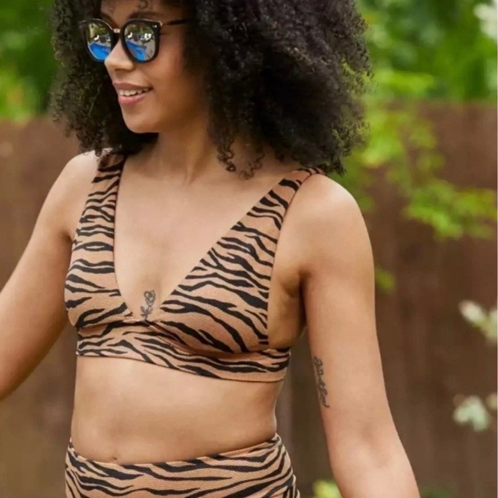 Aerie Women Tiger Print Triangle Bikini Top Brown Black Textured Size Medium NEW